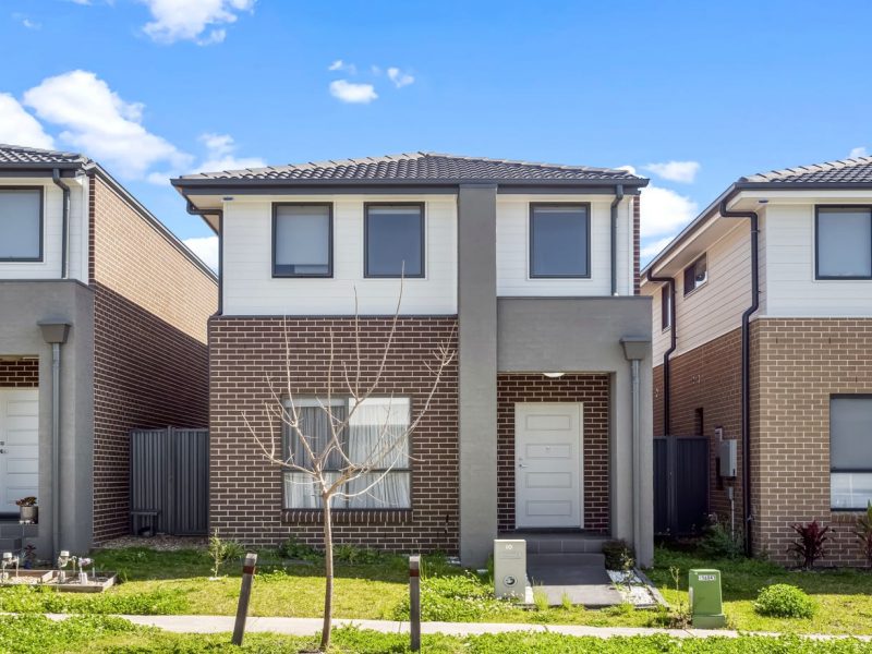 10 Scarlet Beach Street